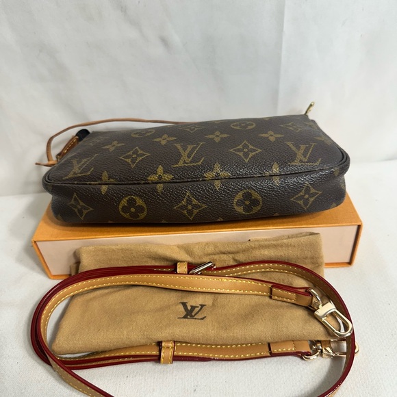 Louis Vuitton Pochette Accessory - Picture 6 of 11